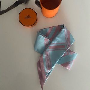 Hermes baby blue twilly